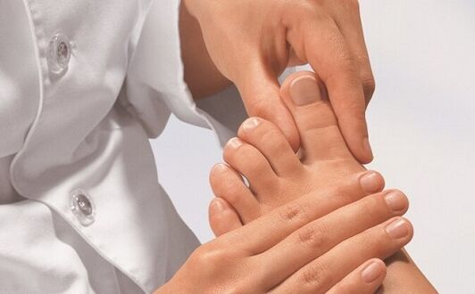 specialists examine the feet for fungal infections